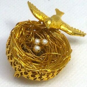 Vintage Jeanne Gold Tone Woven Wire Nest, Bird Faux Pearl Egg Pin Brooch